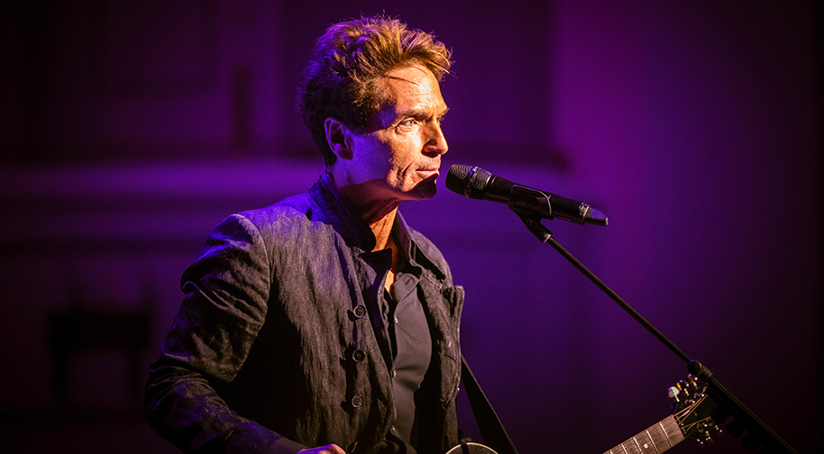 Richard Marx sings and plays solo on guitar during the headlining performance.