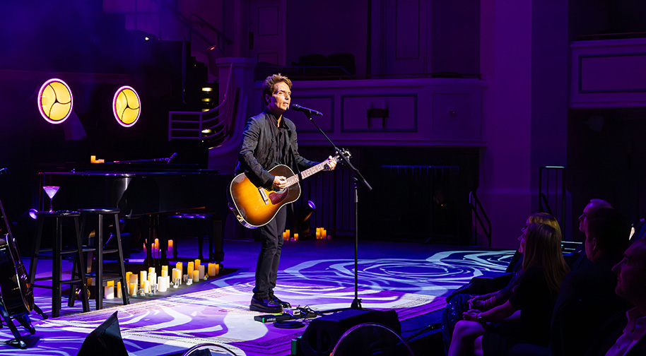 Richard Marx plays guitar during his headlining performance.